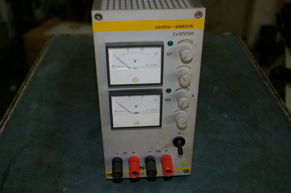 Netzgerät Zentro-Elektrik 2 x 0-30 V 2x 2A