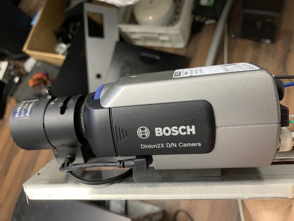 Bosch LTC 0630 Serie Dinion 2X Tag/Nachtkamera HEG Grosses Kameragehäuse